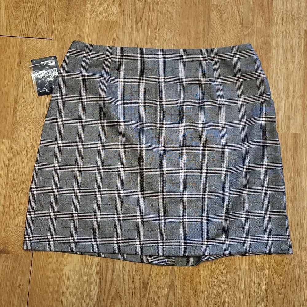 NWT F21 preppy plaid mini skirt sz M - Picture 3 of 3